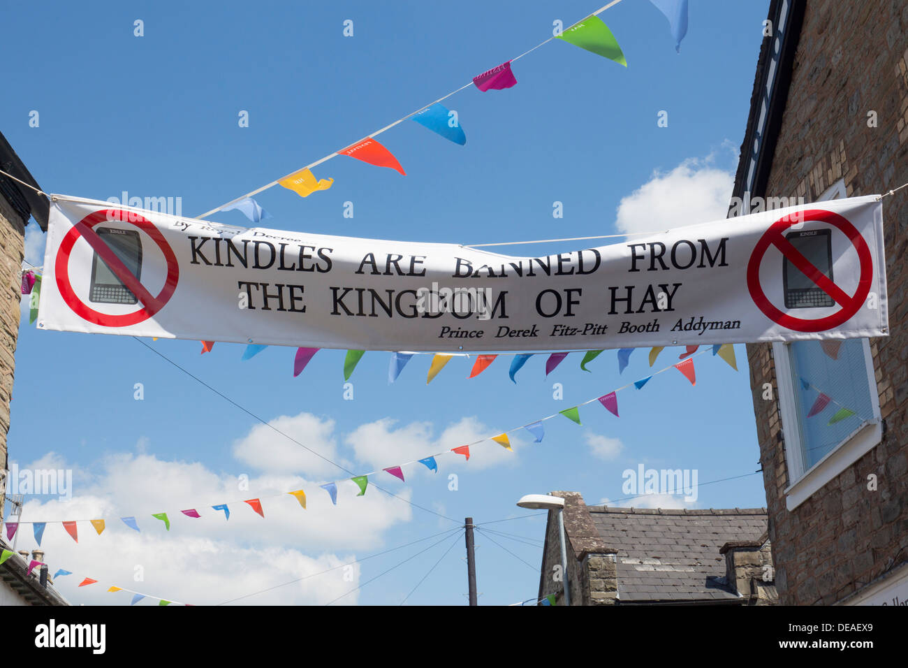 'Kindles are banned from the kingdom of Hay' Humorous banner in Hay-on-Wye during Literary Festival week Powys Wales UK Stock Photo