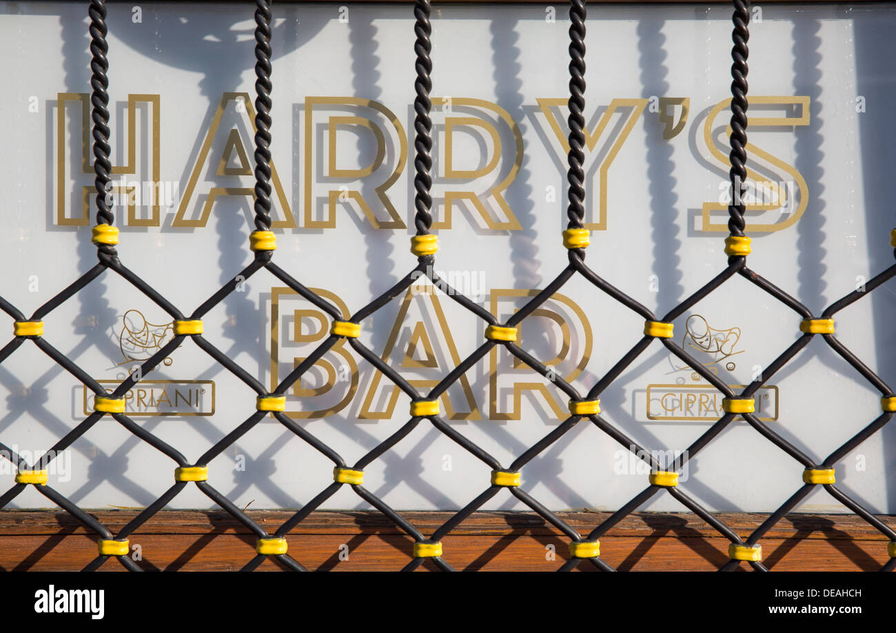 HARRY'S BAR, SAN MARCO, VENICE, ITALY Stock Photo - Alamy