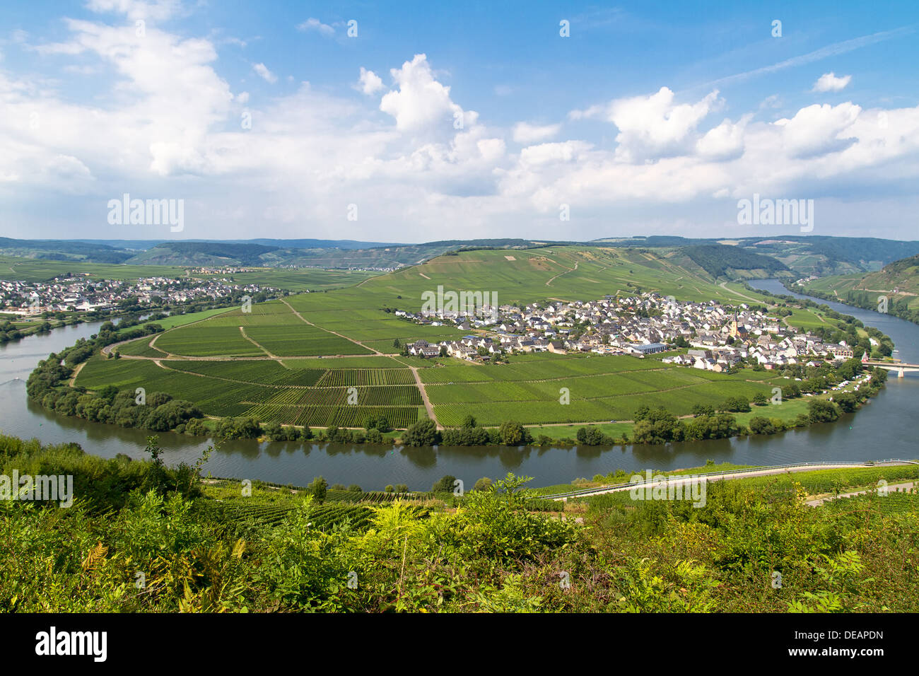 Moselle River, Mosel Valley and Leiwen, Bernkastel-Wittlich, Rhineland-Palatinate, Germany Stock Photo
