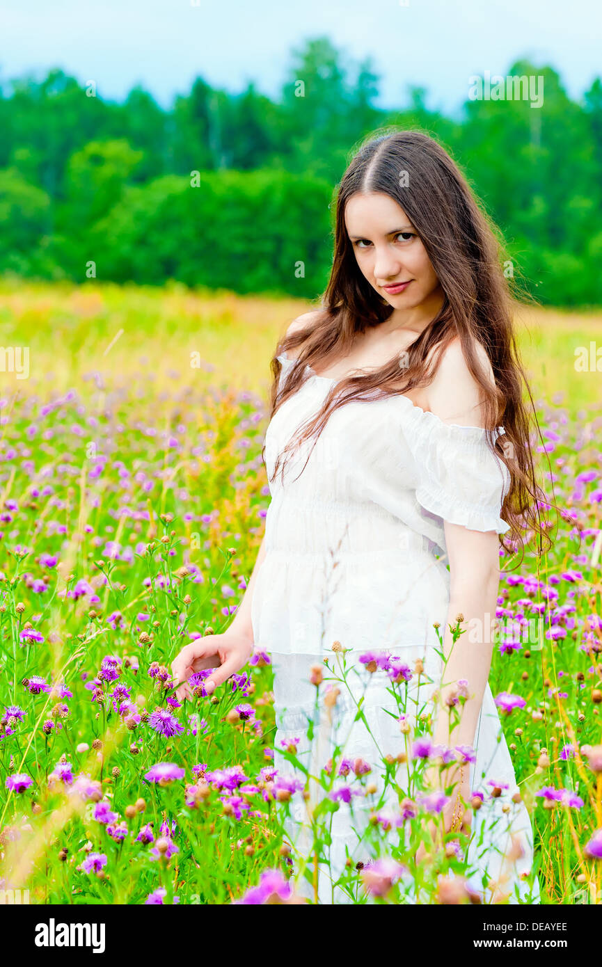 Girl standing in a field hi-res stock photography and images - Alamy