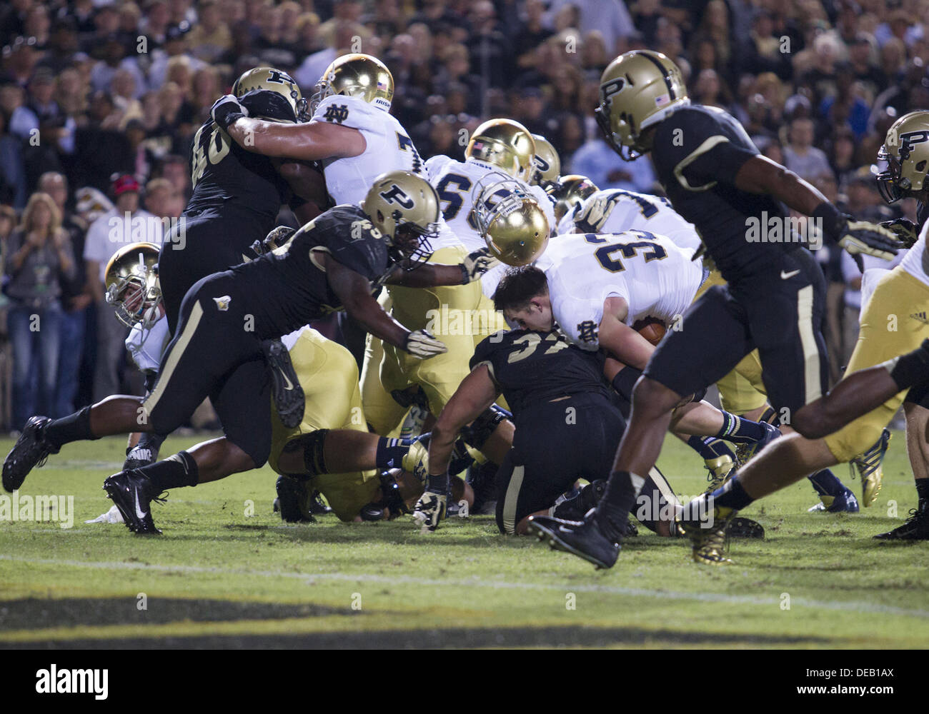 Notre dame football helmet hi-res stock photography and images - Alamy
