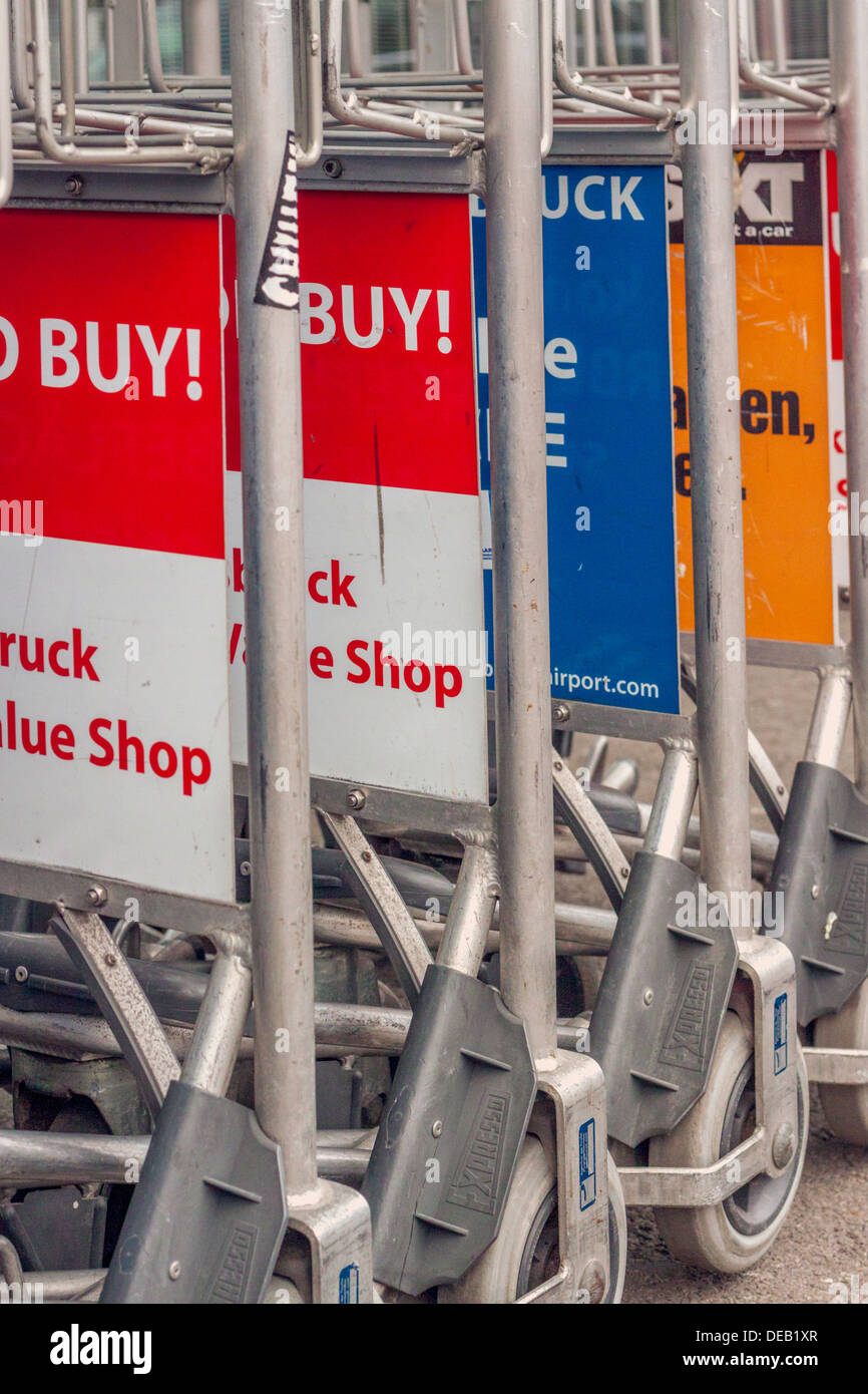 Airport luggage trolleys hires stock photography and images Alamy