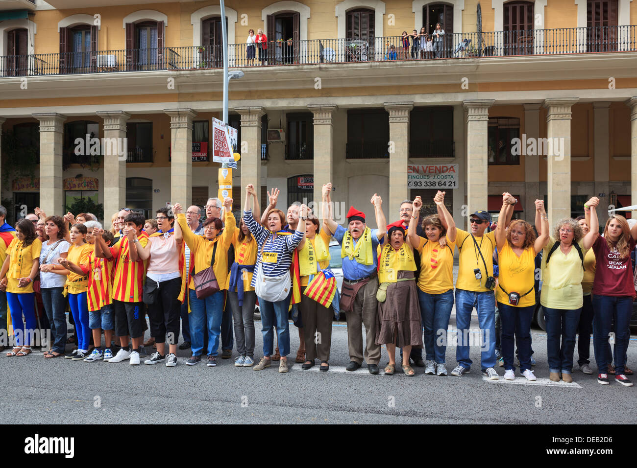 Barcelona, Catalonia, Spain. Wednesday 11th September. People holding hands for the Catalan Way. Stock Photo