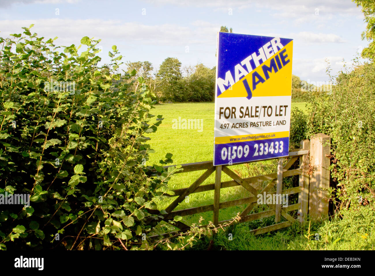 Land For Sale Sign Hi Res Stock Photography And Images Alamy