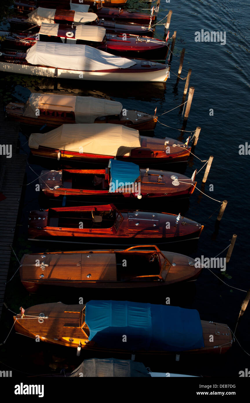 Small wooden boats hi-res stock photography and images - Alamy