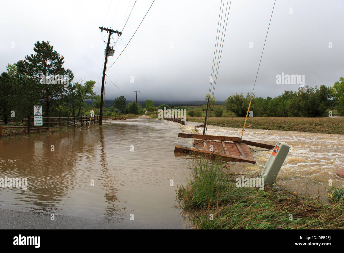 Boulder, CO. 15th September 2013 - Roads in Boulder Colorado become impassable due to flooding.  A final wave of rain storms make their way through city bringing another day of flooding to the already rain swollen area. © Ed Endicott / Alamy Live News Stock Photo