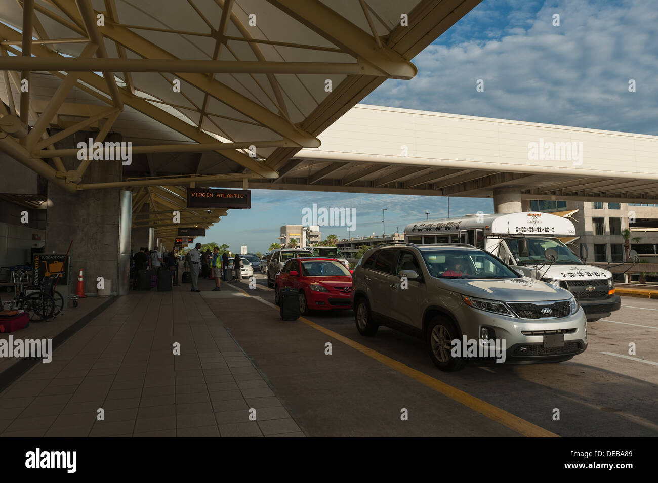 Curbside unloading for departing flights at the Orlando International