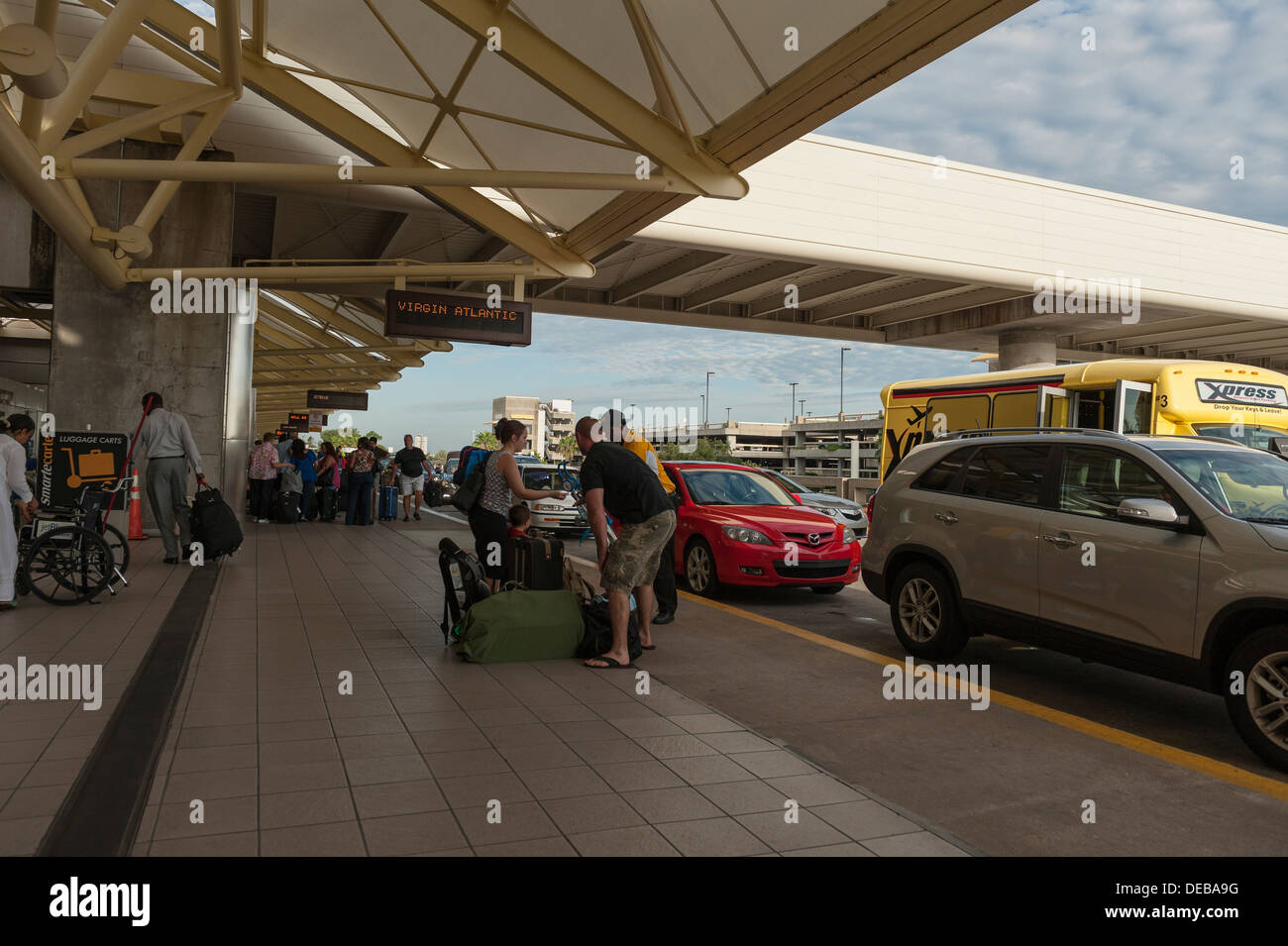 Airport curbside hires stock photography and images Alamy