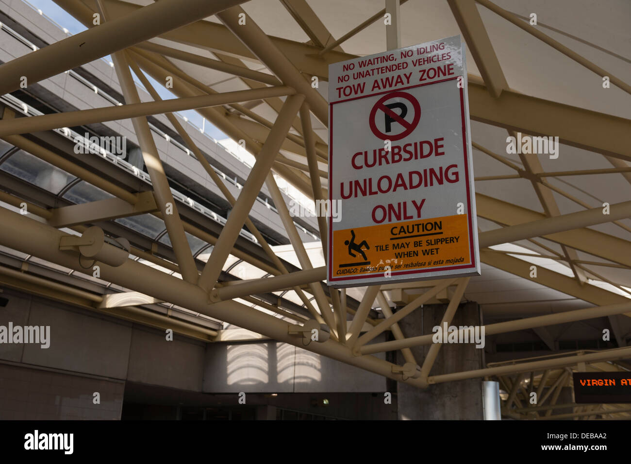 Airport Curbside High Resolution Stock Photography and Images Alamy