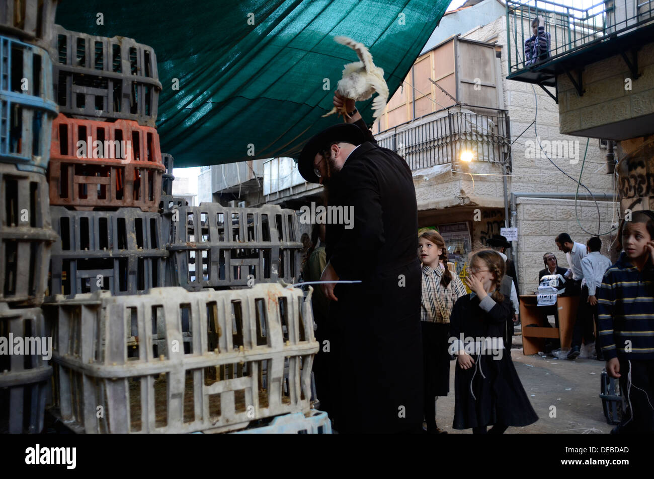 Kapporah Ritual Kaparot Ceremony High Resolution Stock Photography and Images - Alamy