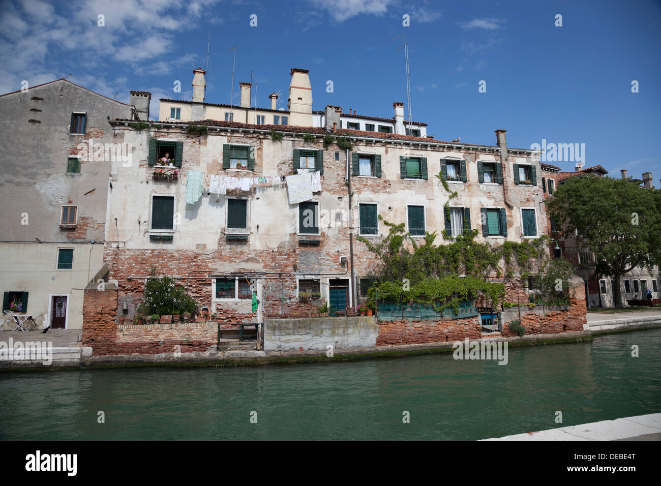 Castello district, the moving Venice with its canals and dilapidated dwellings (Italy). L'usure du temps sur l'habitat Vénitien. Stock Photo