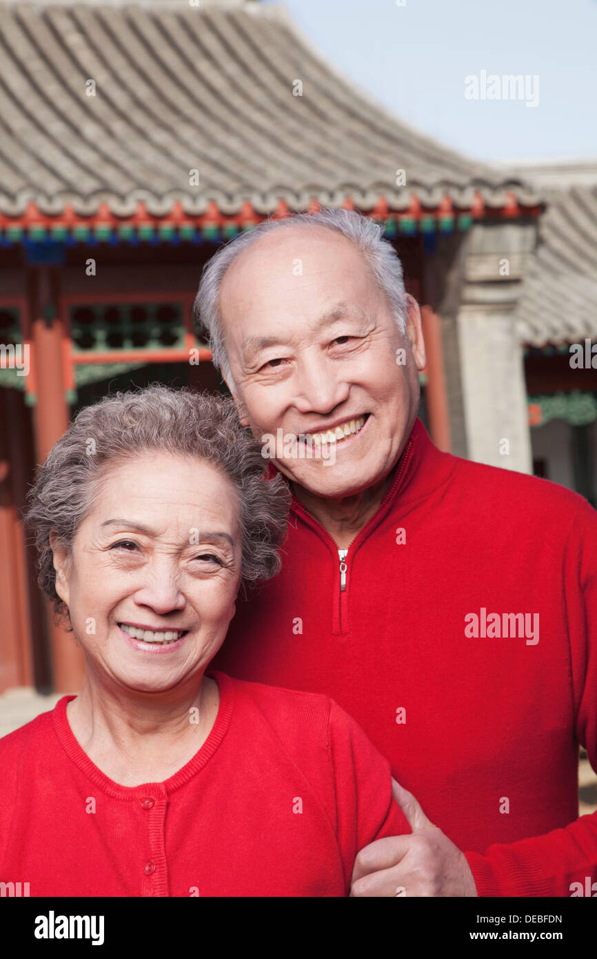 Senior Chinese Couple in Traditional Courtyard Stock Photo - Alamy