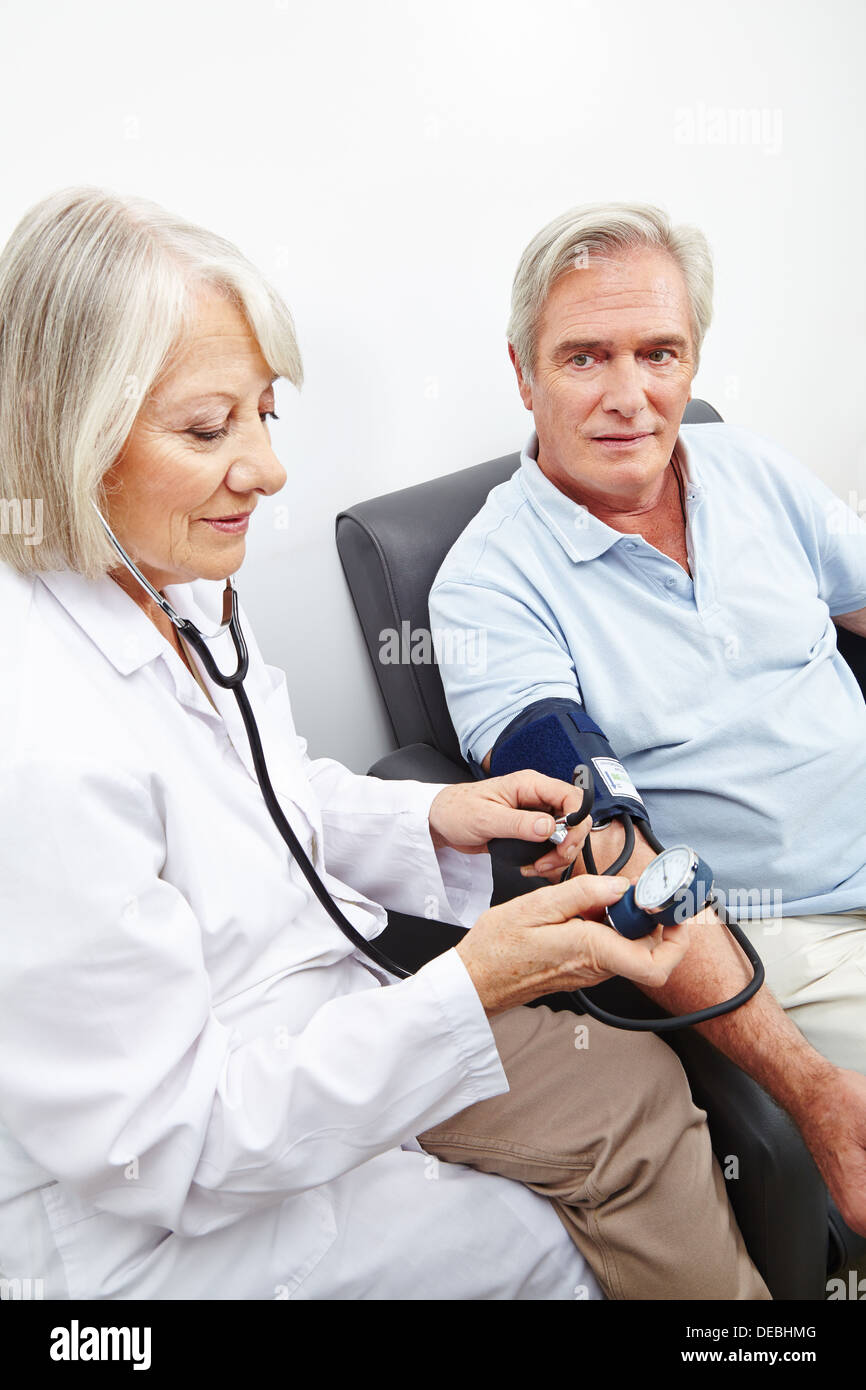 Doctor measuring blood pressure hi-res stock photography and images - Alamy