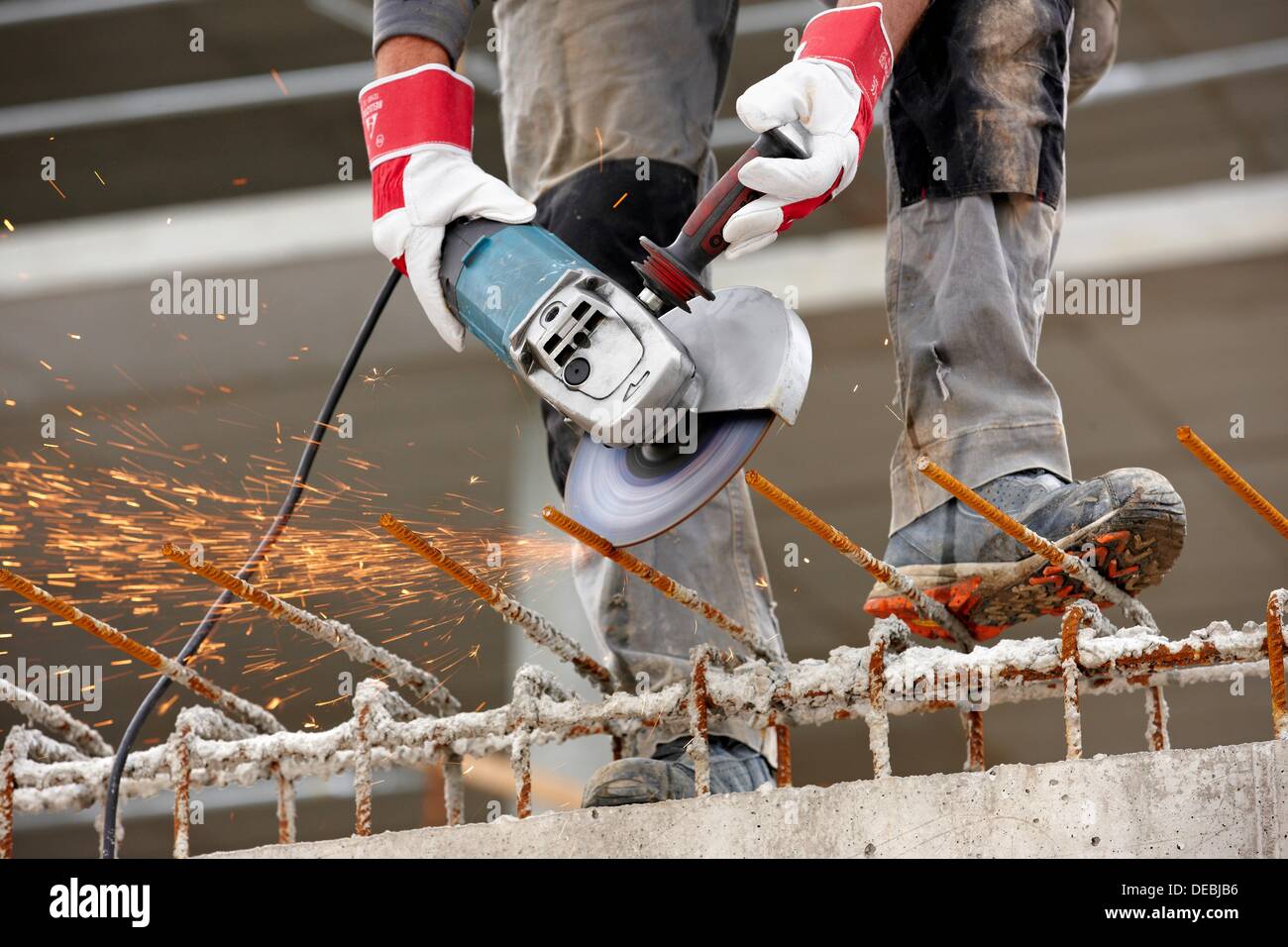 Cutting rebar, grinder, construction site, Eskoriatza, Gipuzkoa