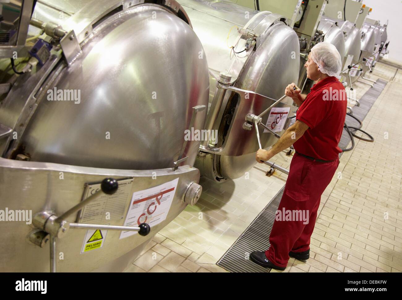 Autoclave sterilization in hermetically sealed containers by the method