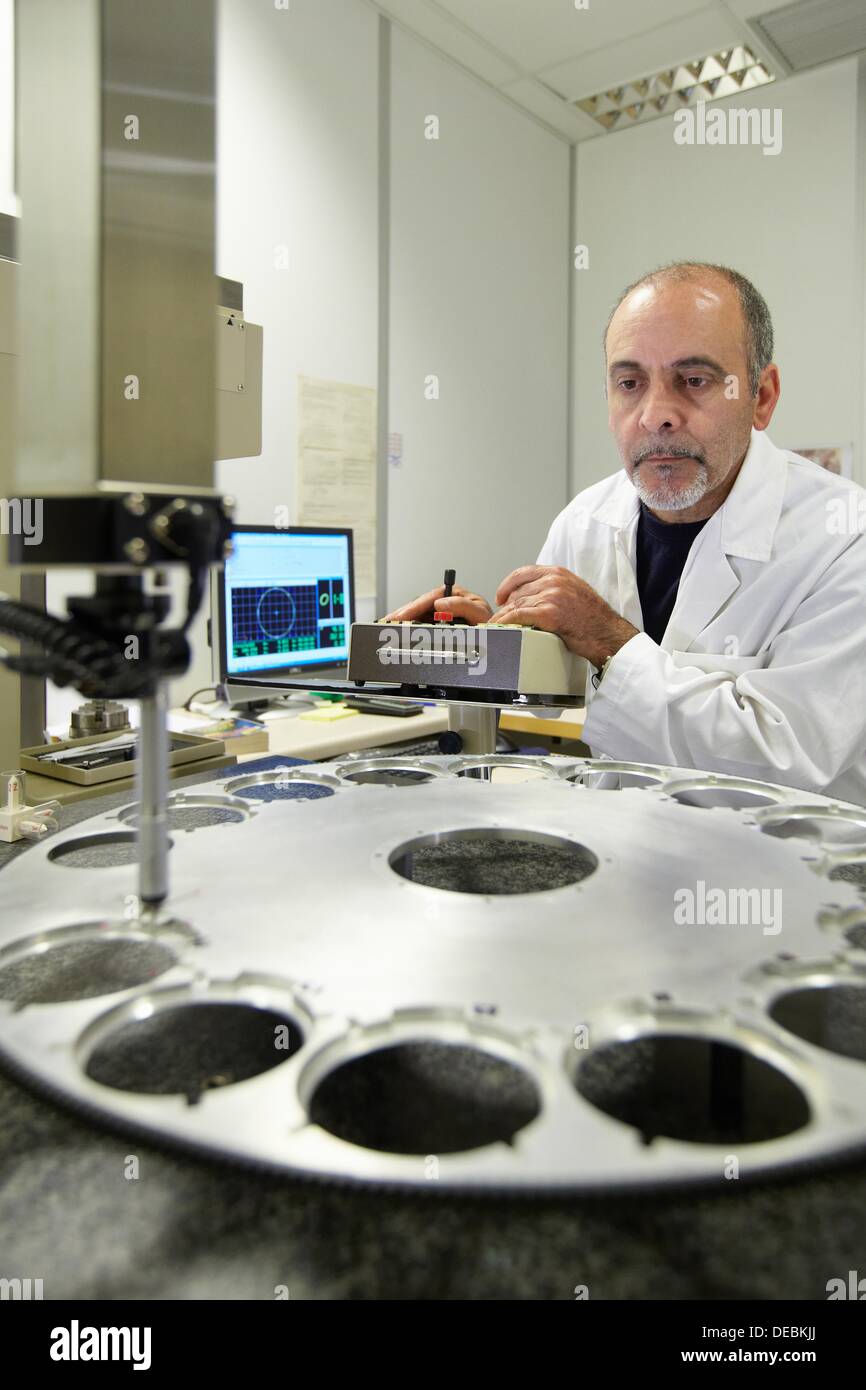 Filter wheel Dimensional Metrology Laboratory EMIR project, Instituto