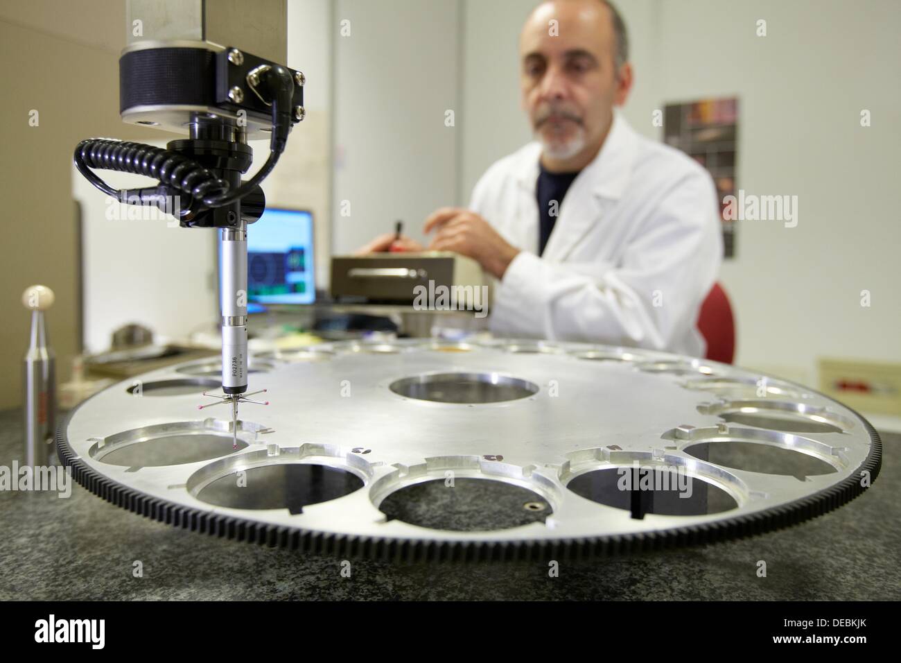 Filter wheel Dimensional Metrology Laboratory EMIR project, Instituto