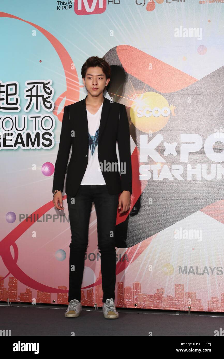 nakke Mentalt oase Korean pop star Lee Jung shin,member of CNBLUE,attends commercial activity  in Taipei,China on Friday September 13,2013 Stock Photo - Alamy