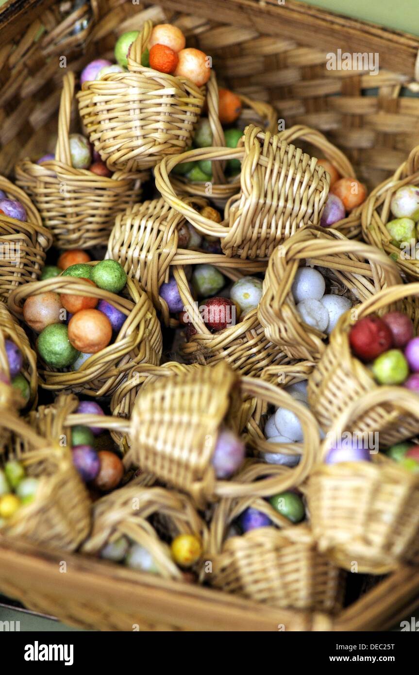Miniature wicker baskets hires stock photography and images Alamy