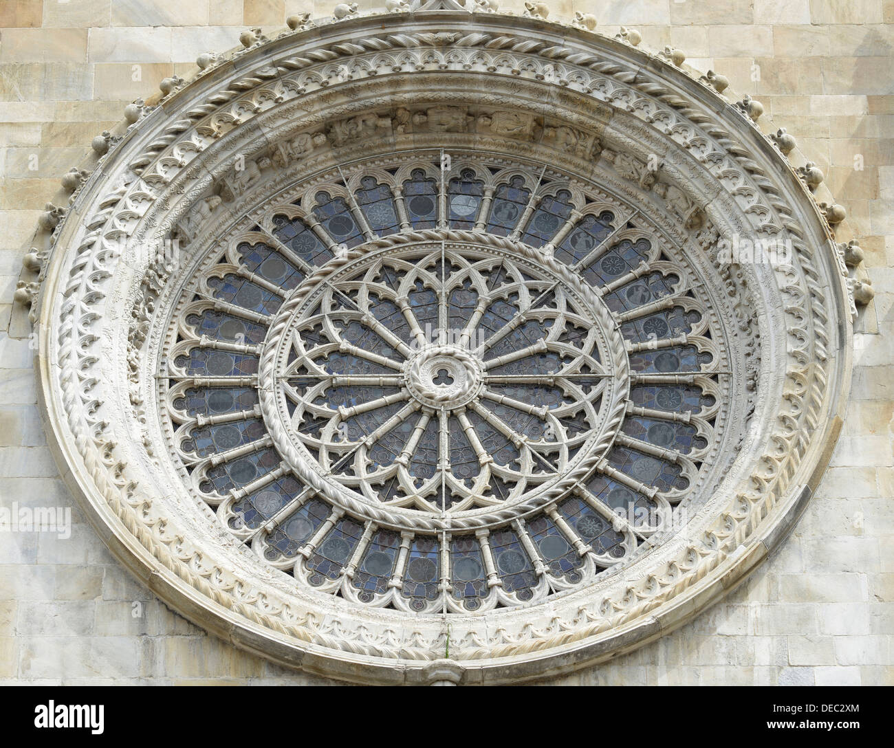 Detail of the rose window by Amuzio daLurago and Luchino Scarabota, west facade of the Cathedral of Como Cathedral, Cathedral of Stock Photo