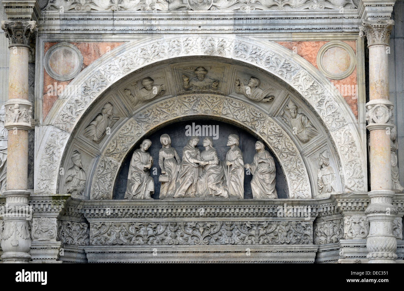 Statue above the north portal, nave aisle, detail, Como Cathedral, Cathedral of Santa Maria Maggiore, Como, Lombardy, Italy Stock Photo