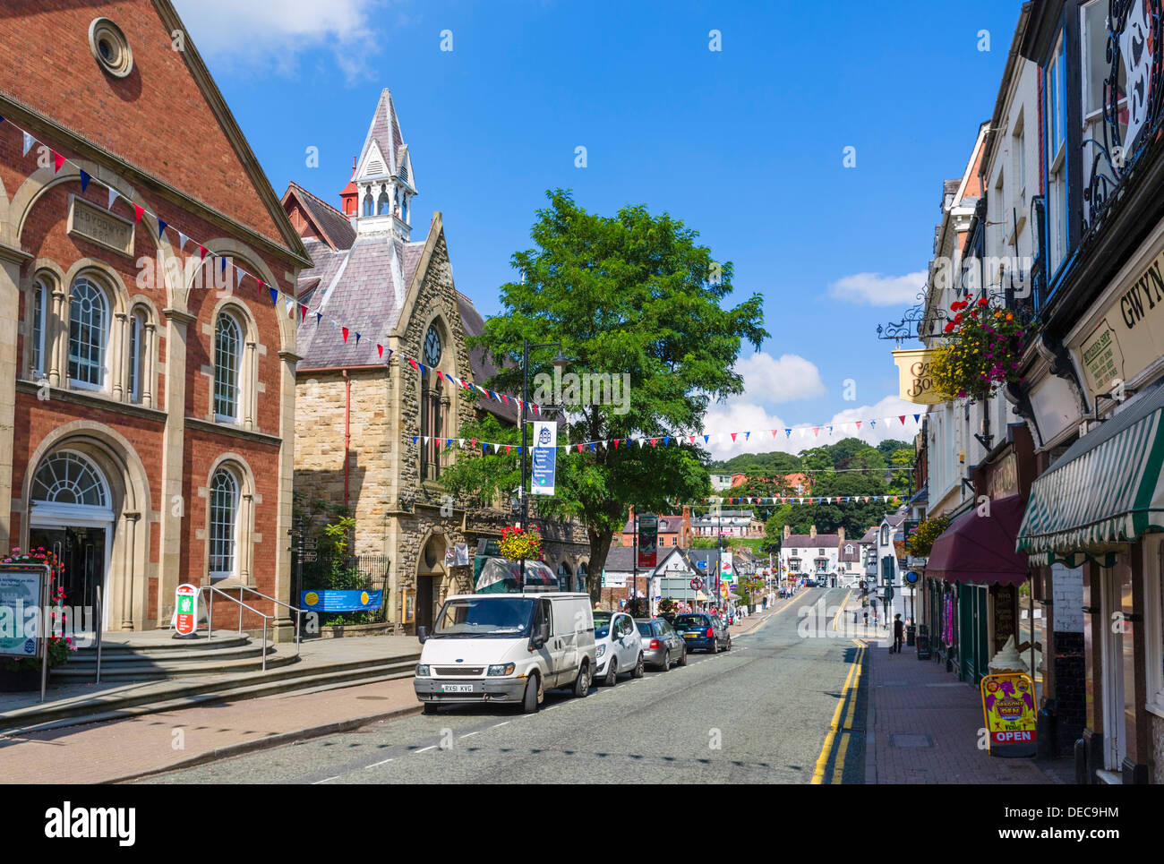 Castle street in the centre of the town of Llangollen, Denbighshire, Wales, UK Stock Photo