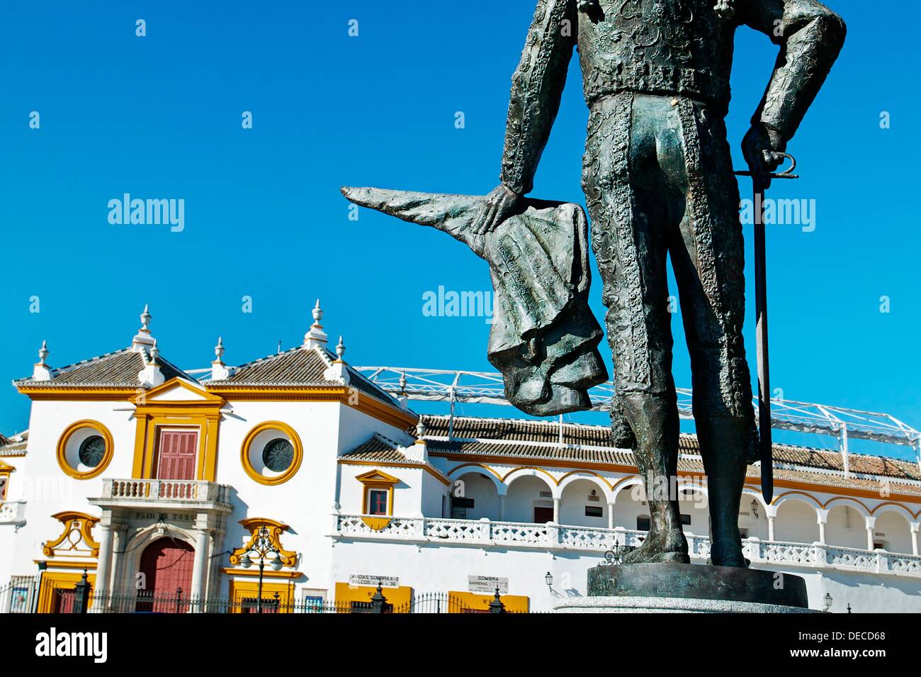 Statue of Pepe Luis Vazque and Real Maestranza, the oldest bullring in