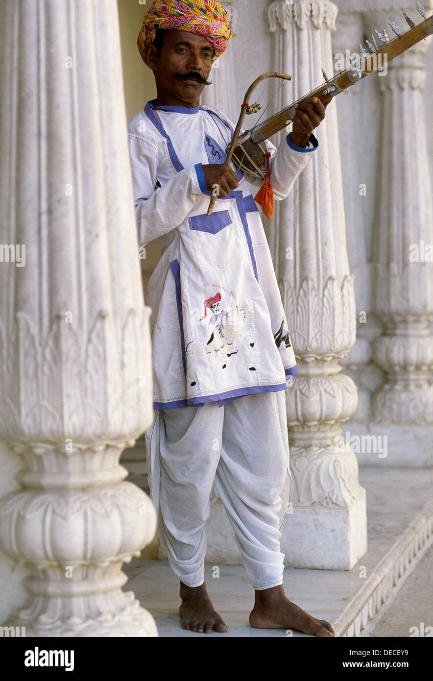 Man male turban music instrument hi-res stock photography and images ...