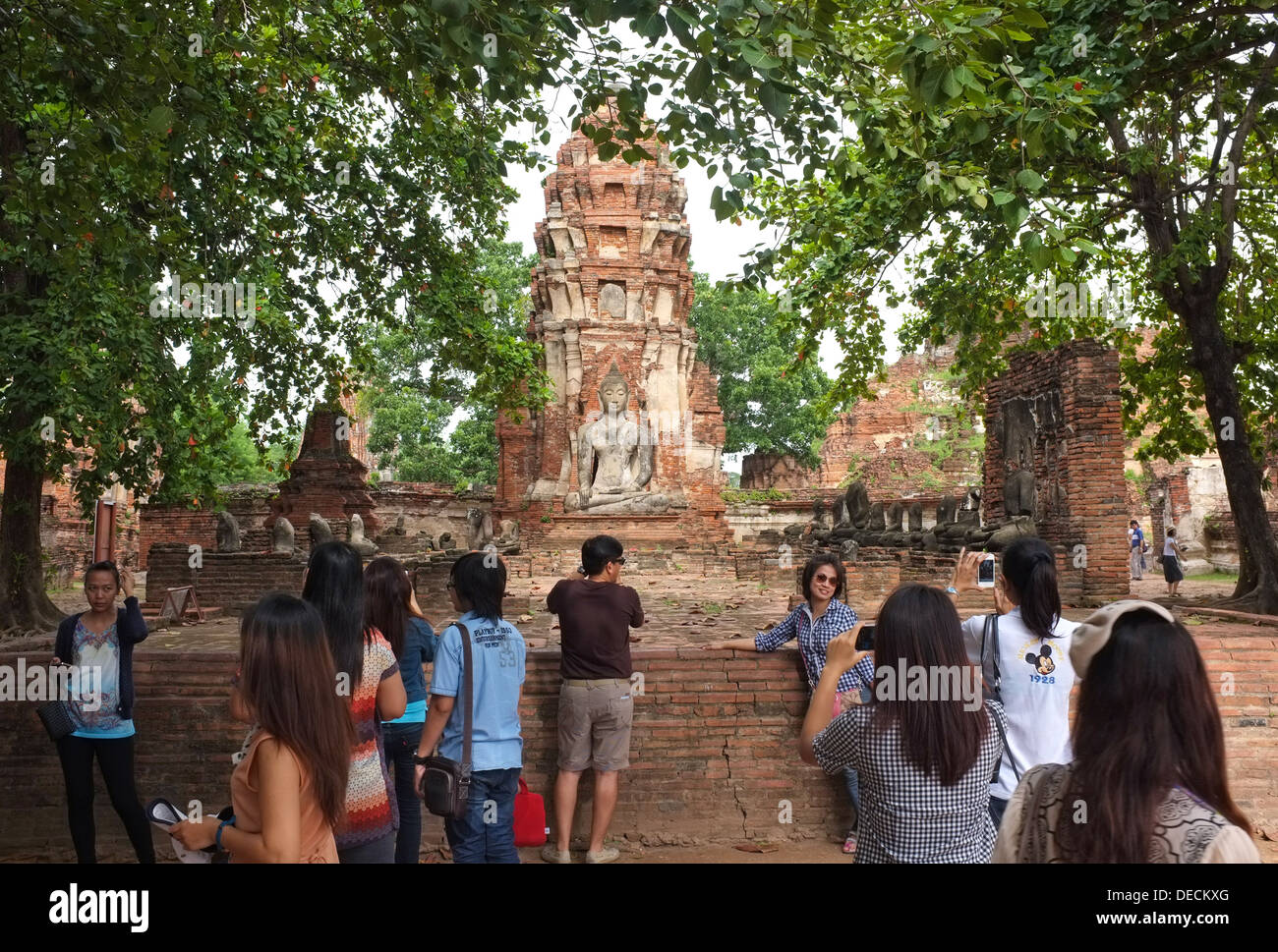 Tourists at Wat Mahathat, Ayutthaya Thailand Stock Photo
