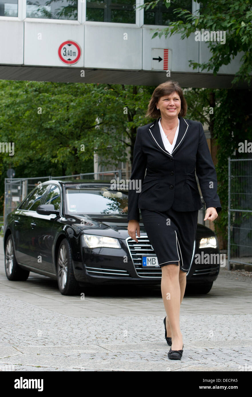 Federal Minister of Food, Agriculture and Consumer Protection Ilse Aigner (CSU) arrives for a board meeting of the CSU in Munich, Germany, 16 Setember 2013. The members of the board of the CSU will discuss th eresults of the Bavarian state elections 2013. Photo: MARC MUELLER Stock Photo