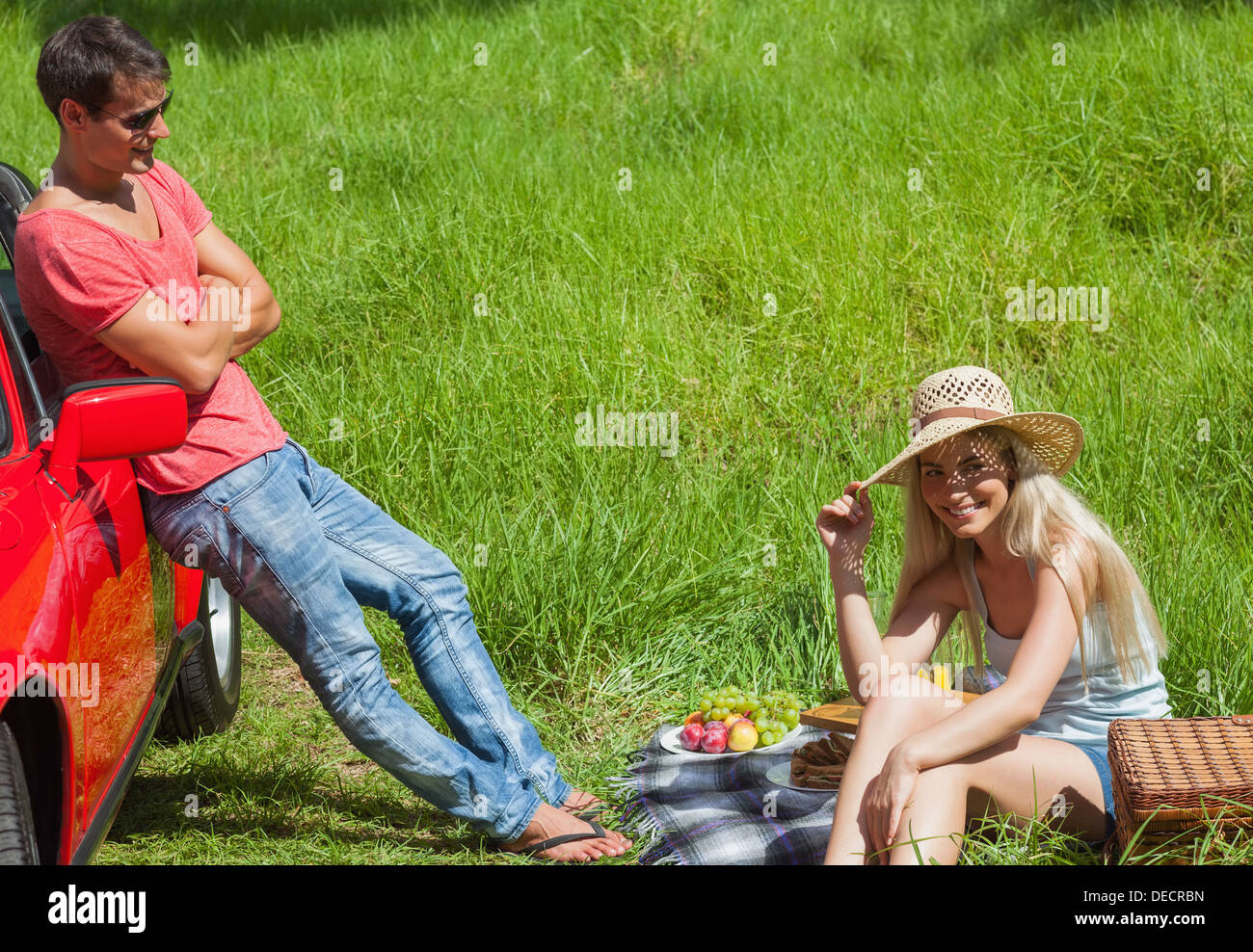Couple having picnic hi-res stock photography and images - Alamy