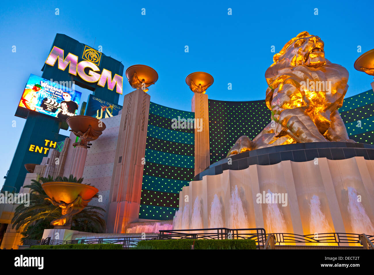 Leo the Lion bronze statue outside the MGM Grand Hotel & Casino, Las Vegas, Nevada, USA at dusk. JMH5407 Stock Photo