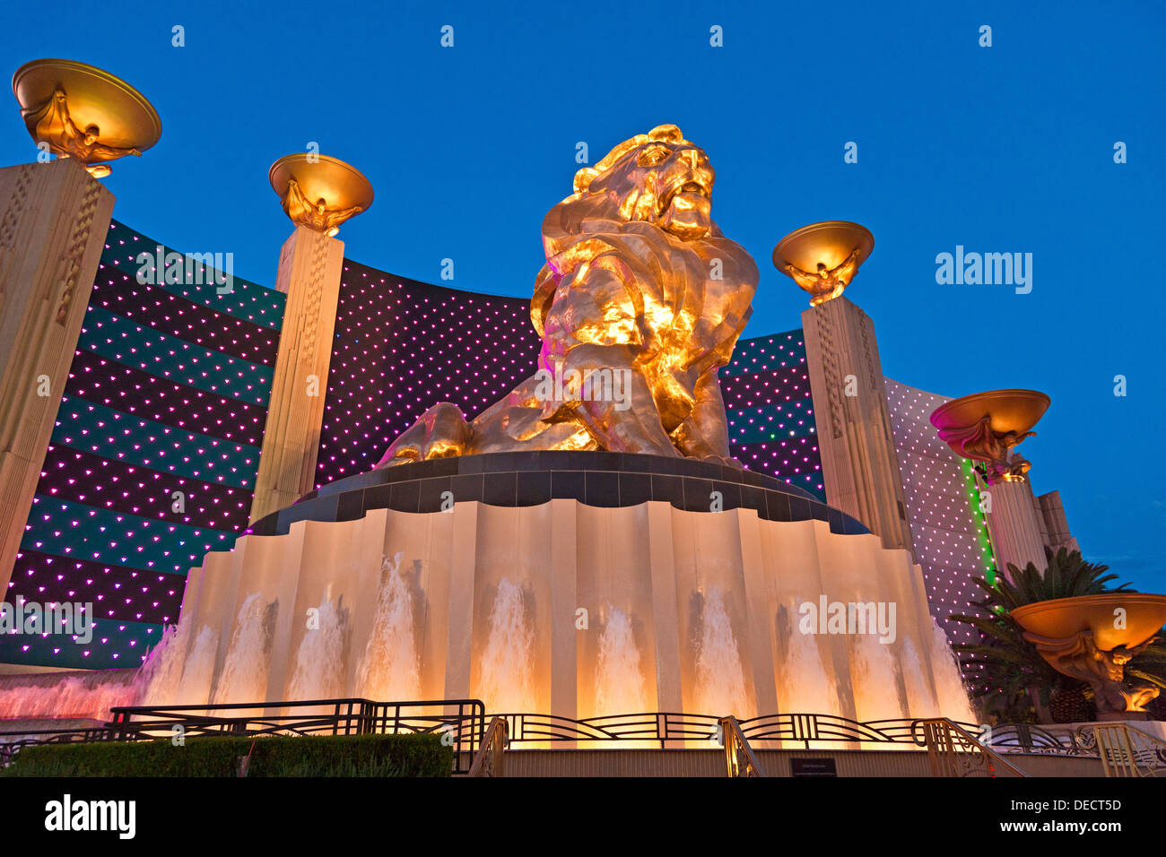 Leo the Lion bronze statue outside the MGM Grand Hotel & Casino, Las Vegas, Nevada, USA at dusk. JMH5408 Stock Photo