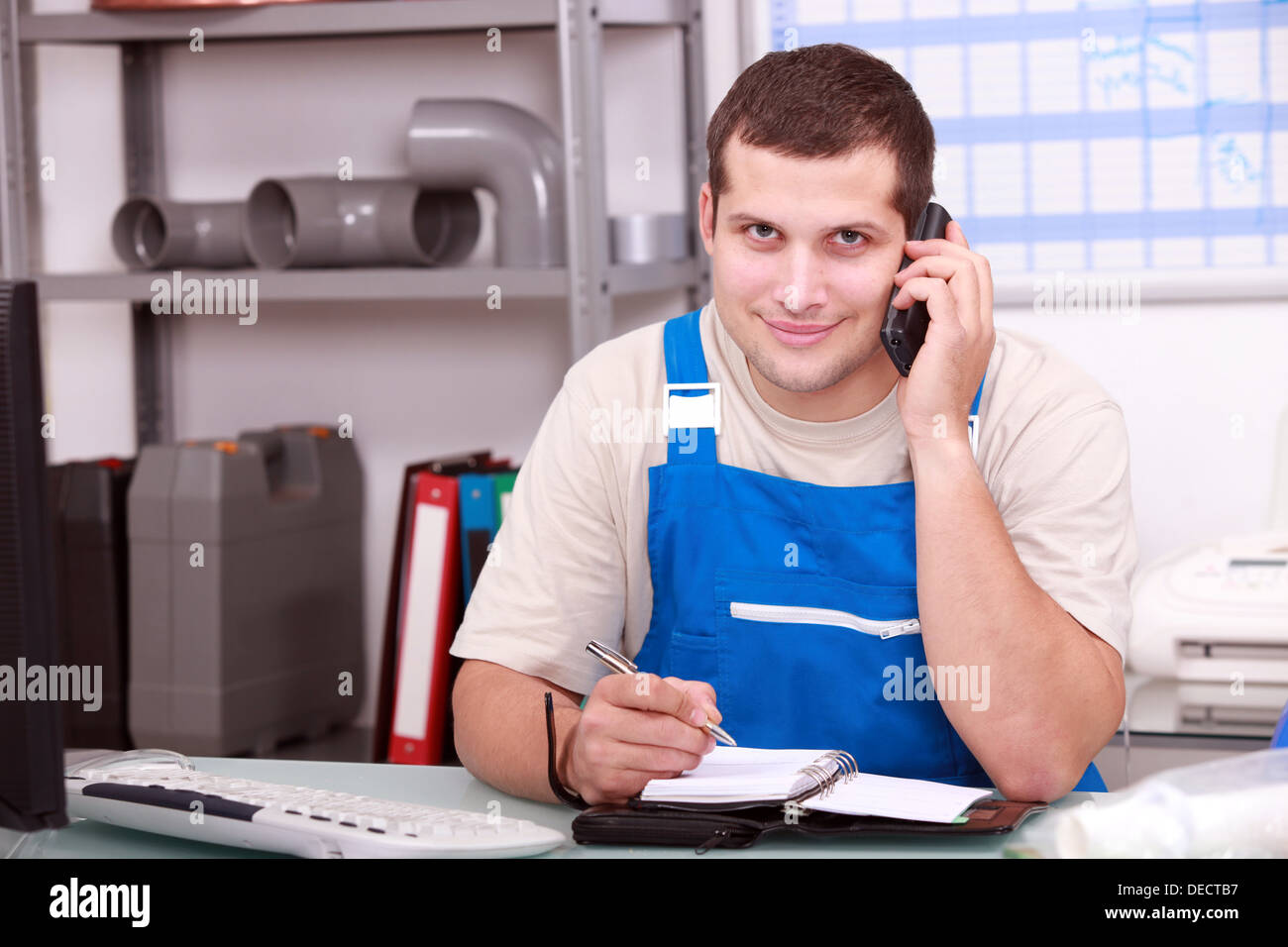 Инженер пто. Бизнес консультация. Мужчина мастер. Инженер консультант. Строители.