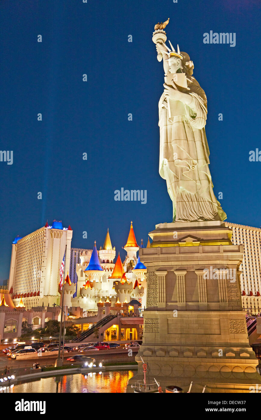 Reproduction Statue of Liberty outside New York-New York Hotel & Casino, Las Vegas, Nevada, USA at dusk. JMH5413 Stock Photo