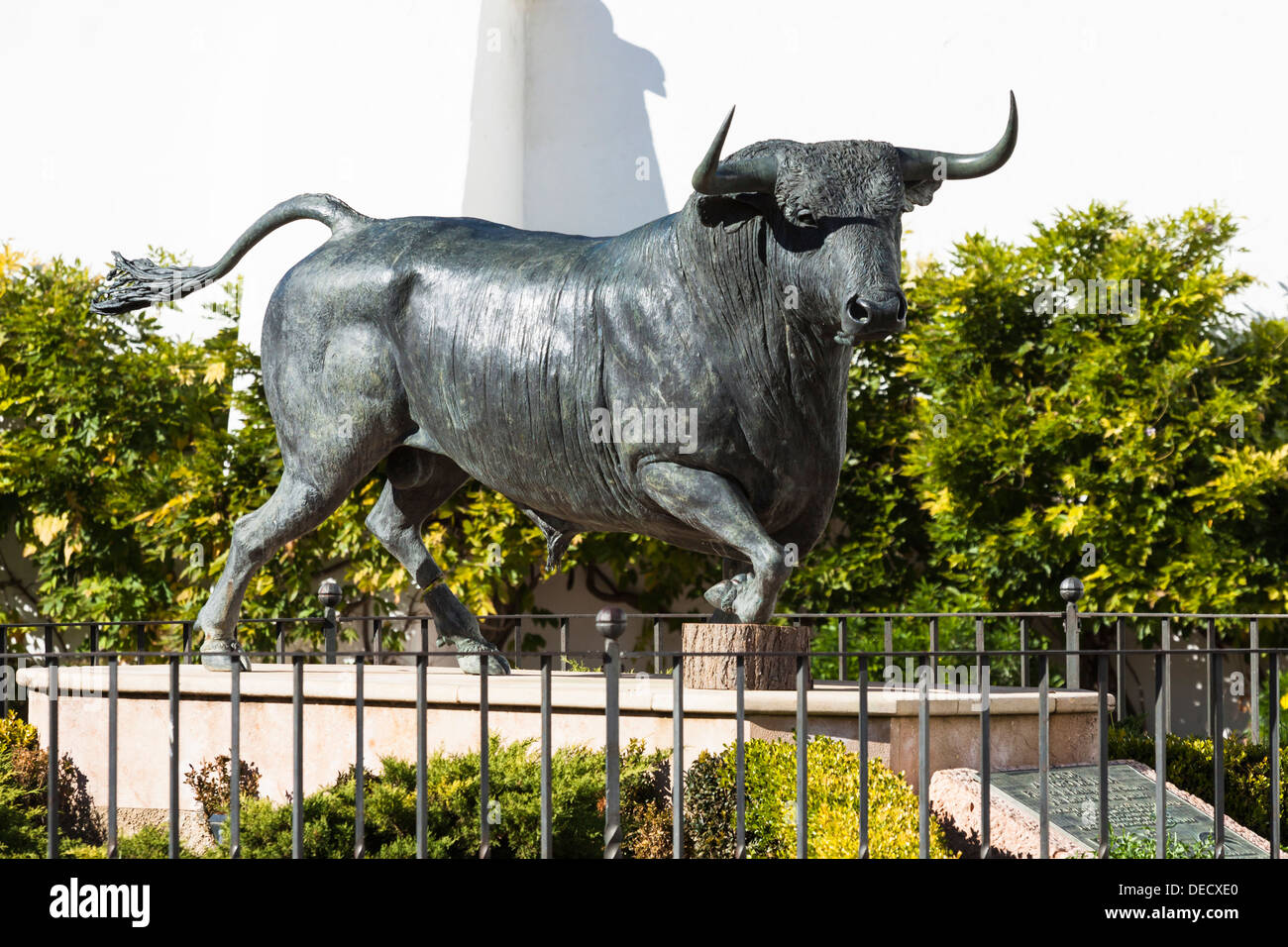 Statue of spanish bull hires stock photography and images Alamy