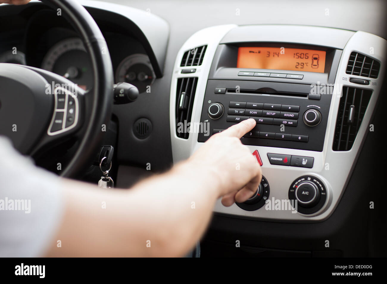 Car stereo radio hi-res stock photography and images - Alamy
