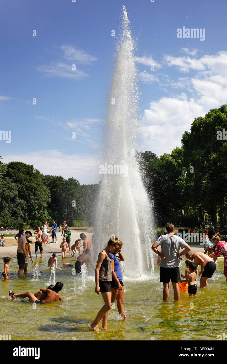 Berlin, Germany, kids splash in the Fontaene in Treptow Park Stock Photo