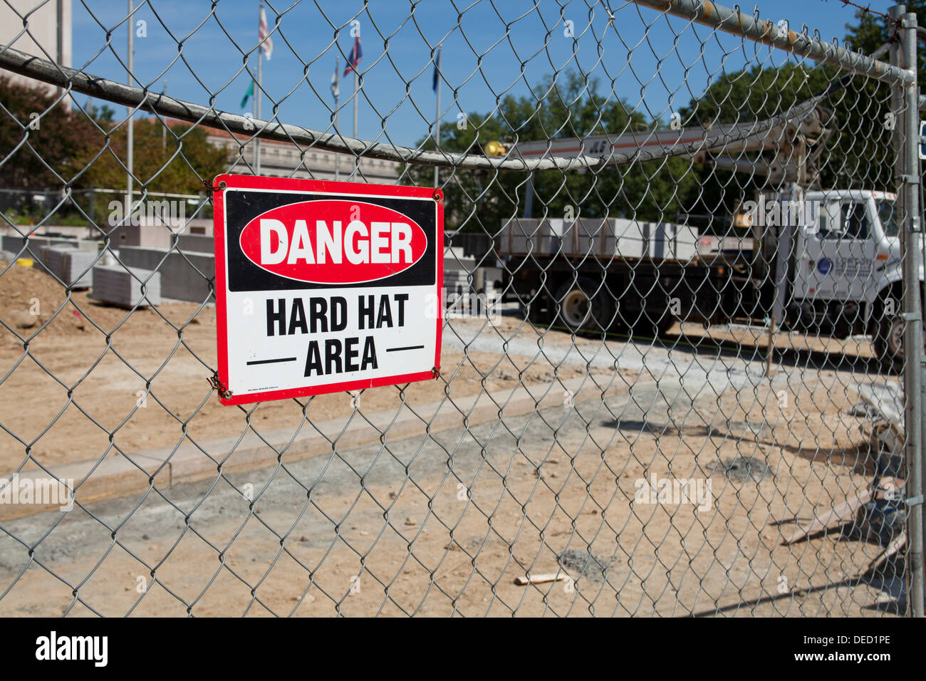 Hard hat sign hires stock photography and images Alamy