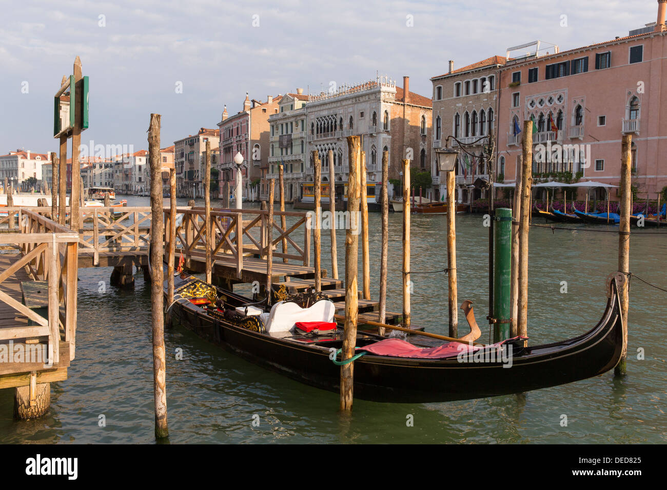 GONDOLA ON THE GRAND CANAL. VENICE, ITALY Stock Photo - Alamy