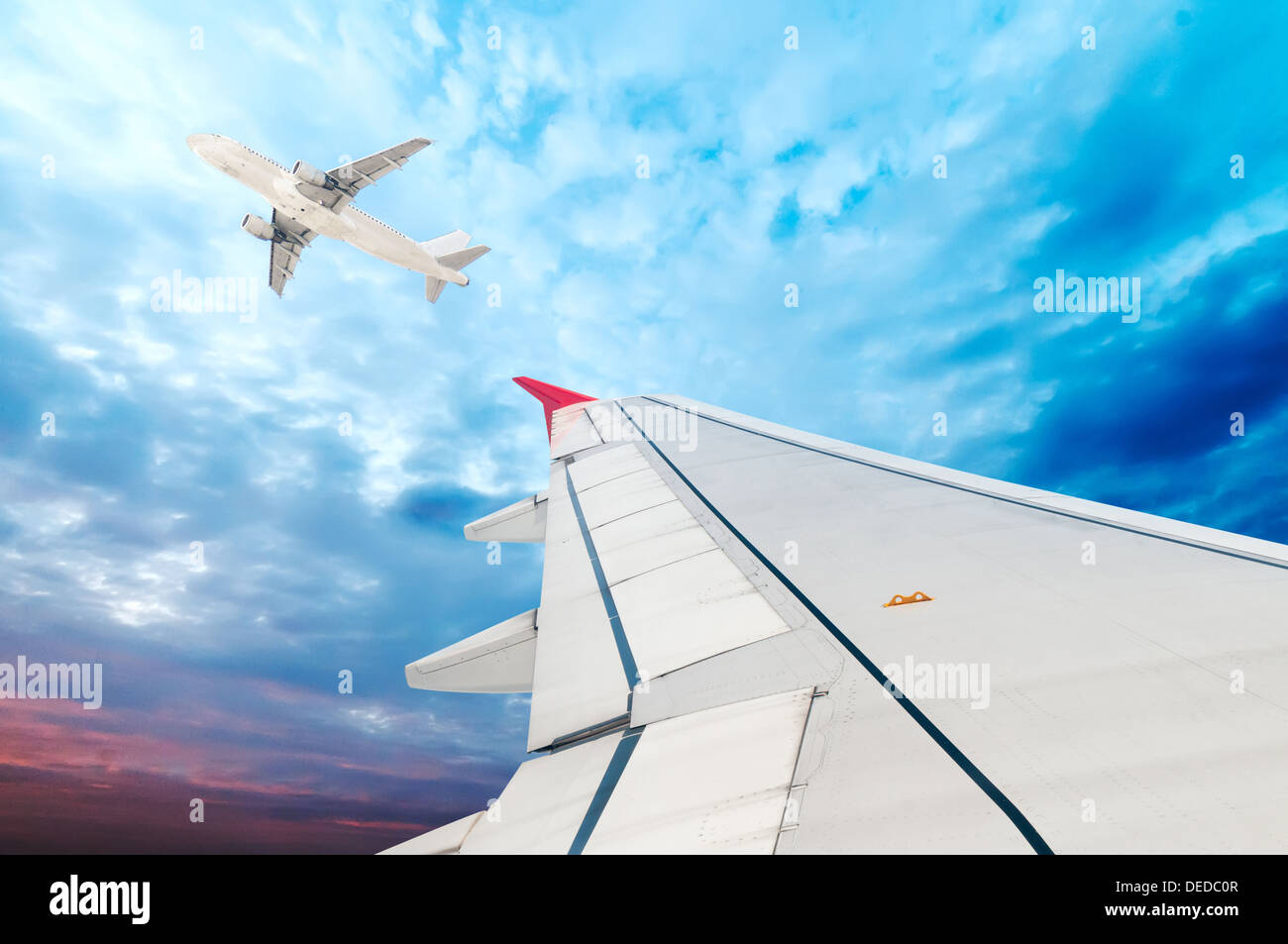 Airplane wing close hi-res stock photography and images - Alamy