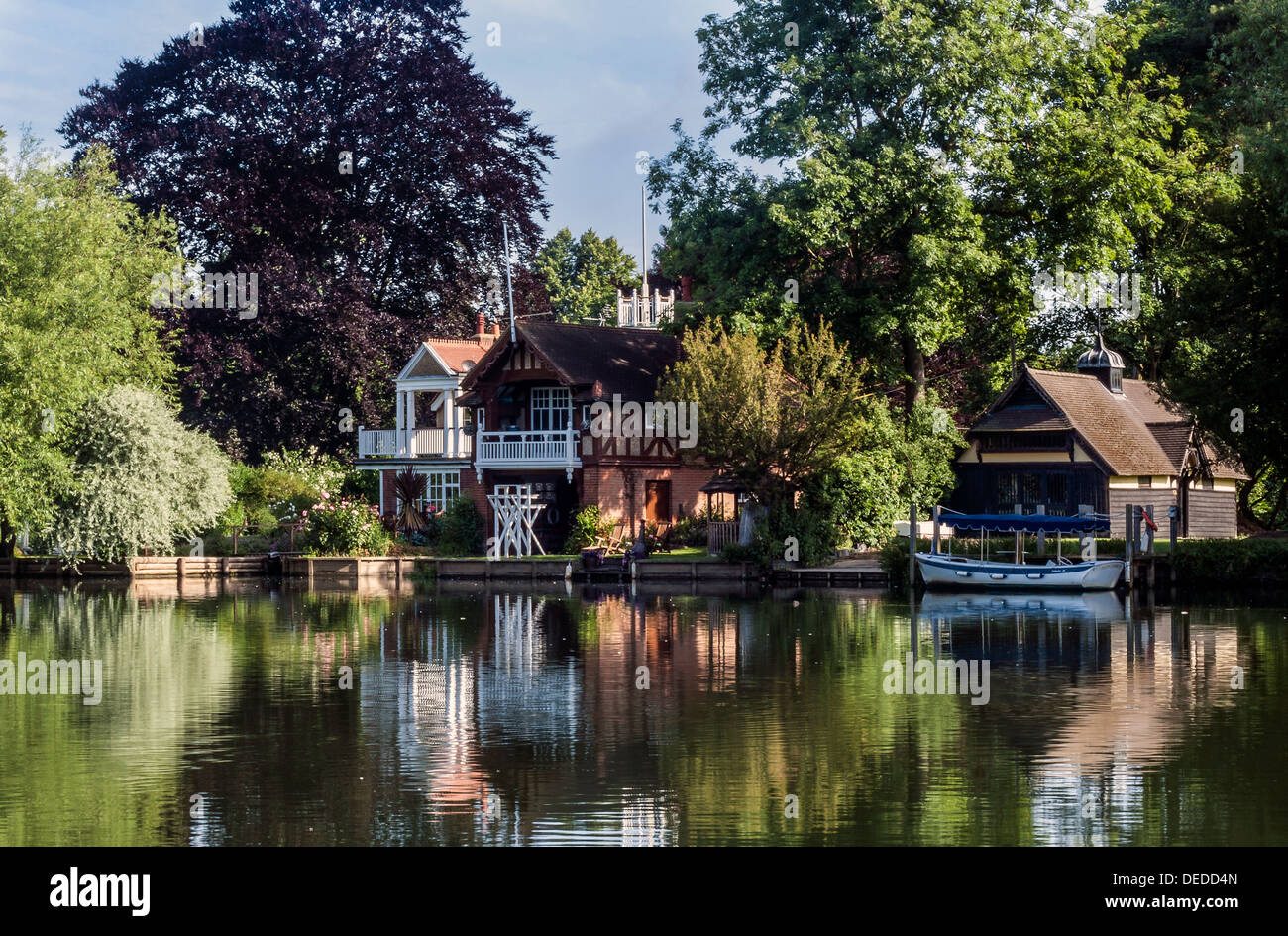 Houses on the River Thames at Marlow Buckinghamshire Stock Photo Alamy