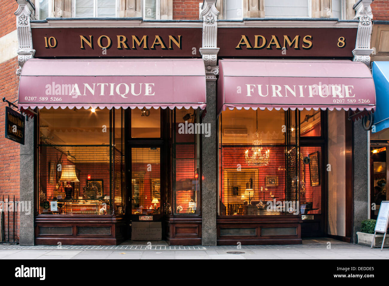 Antique Dealer shop in Knightsbridge, London Stock Photo Alamy