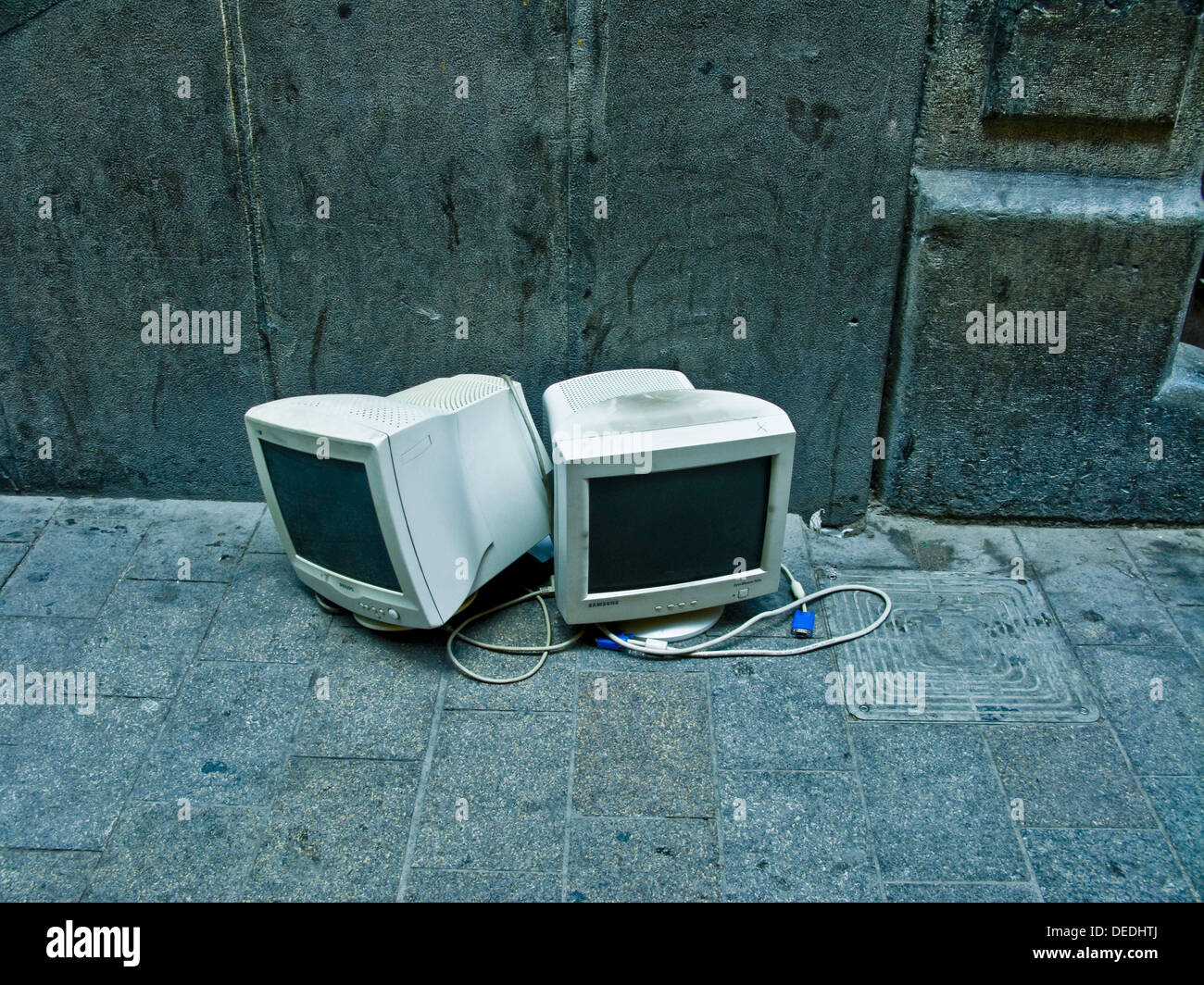 Obsolete monitors hires stock photography and images Alamy