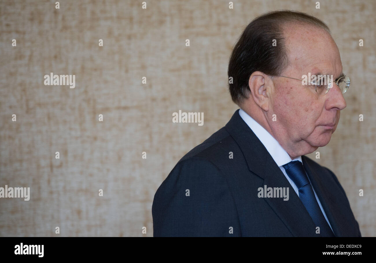 Former Siemens board member Uriel Sharef stands in a court room of the