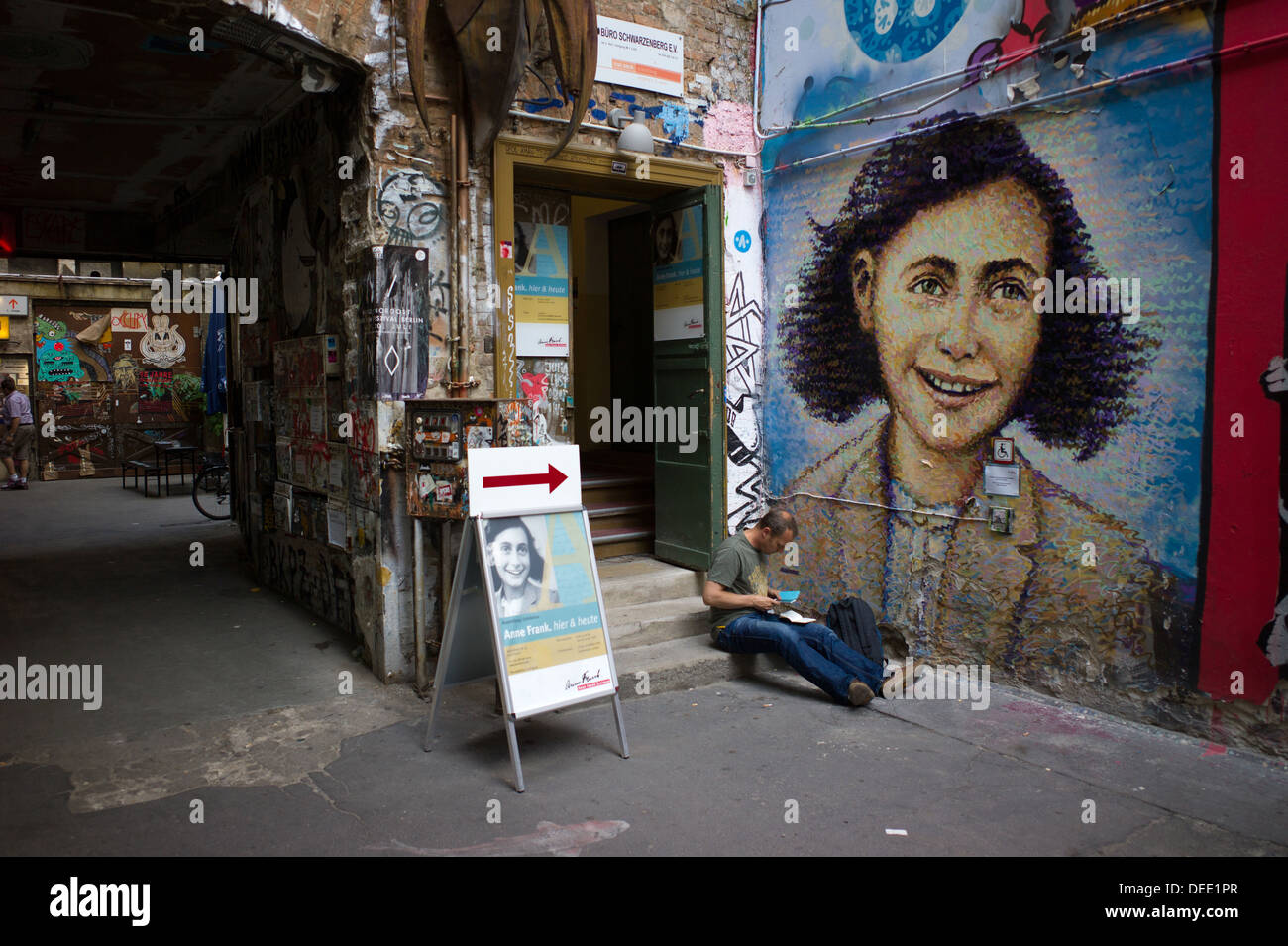 Anne frank house exterior hires stock photography and images Alamy