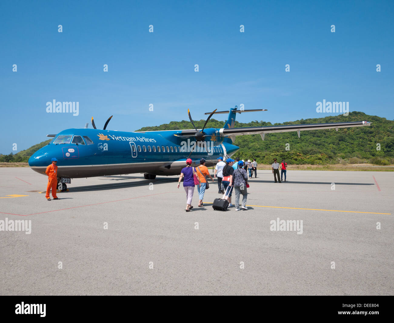vietnam-airlines-con-dao-airport-hi-res-stock-photography-and-images
