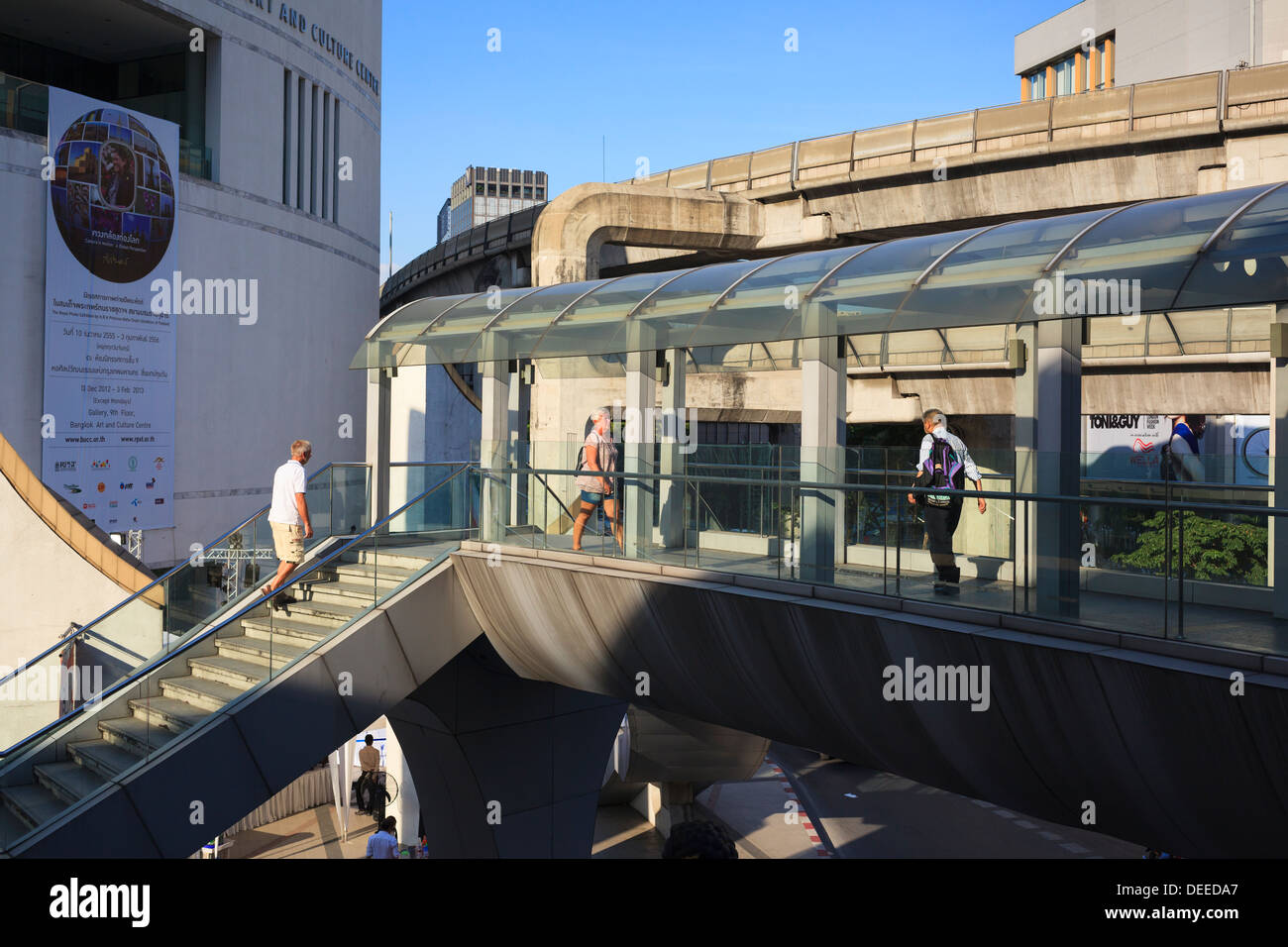 Pedestrian overpass hi-res stock photography and images - Alamy