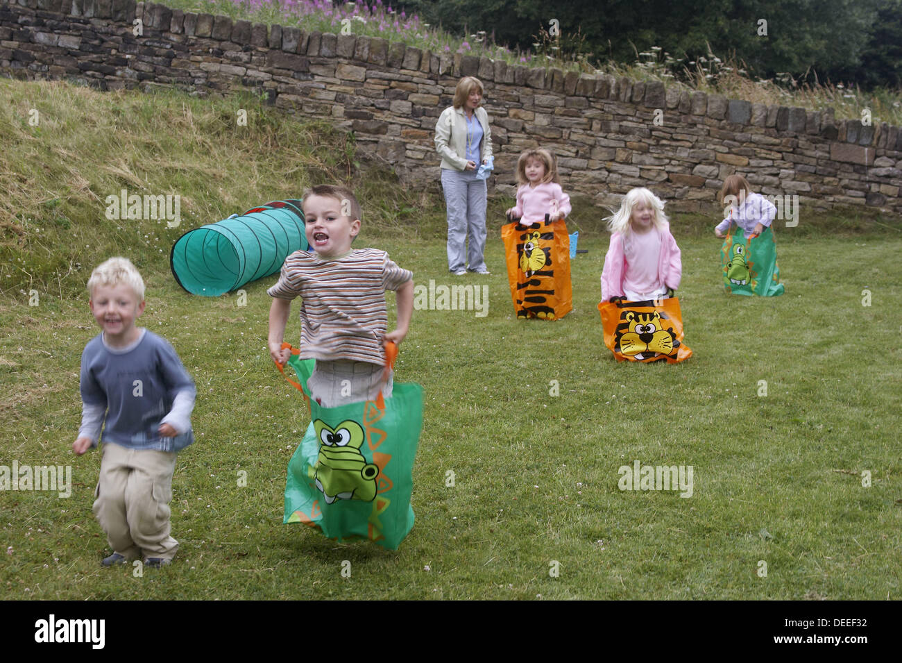 School sports day sack race hi-res stock photography and images - Alamy