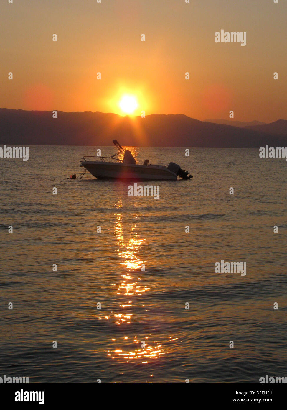 Silhouette of boat hi-res stock photography and images - Alamy